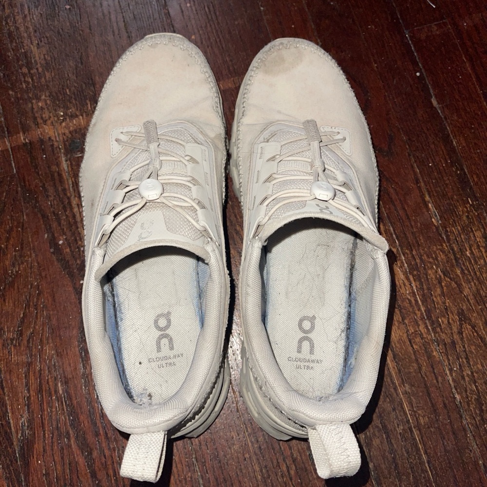 On Running Men's Cream/Off-White Performance Sneakers - Picture 7 of 8